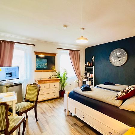 Apartment Amelie - Zimmer Mit Tv, W-Lan, Mikrowelle Und Kuehlschrank, Bad Mit Dusche Malterdingen Dış mekan fotoğraf