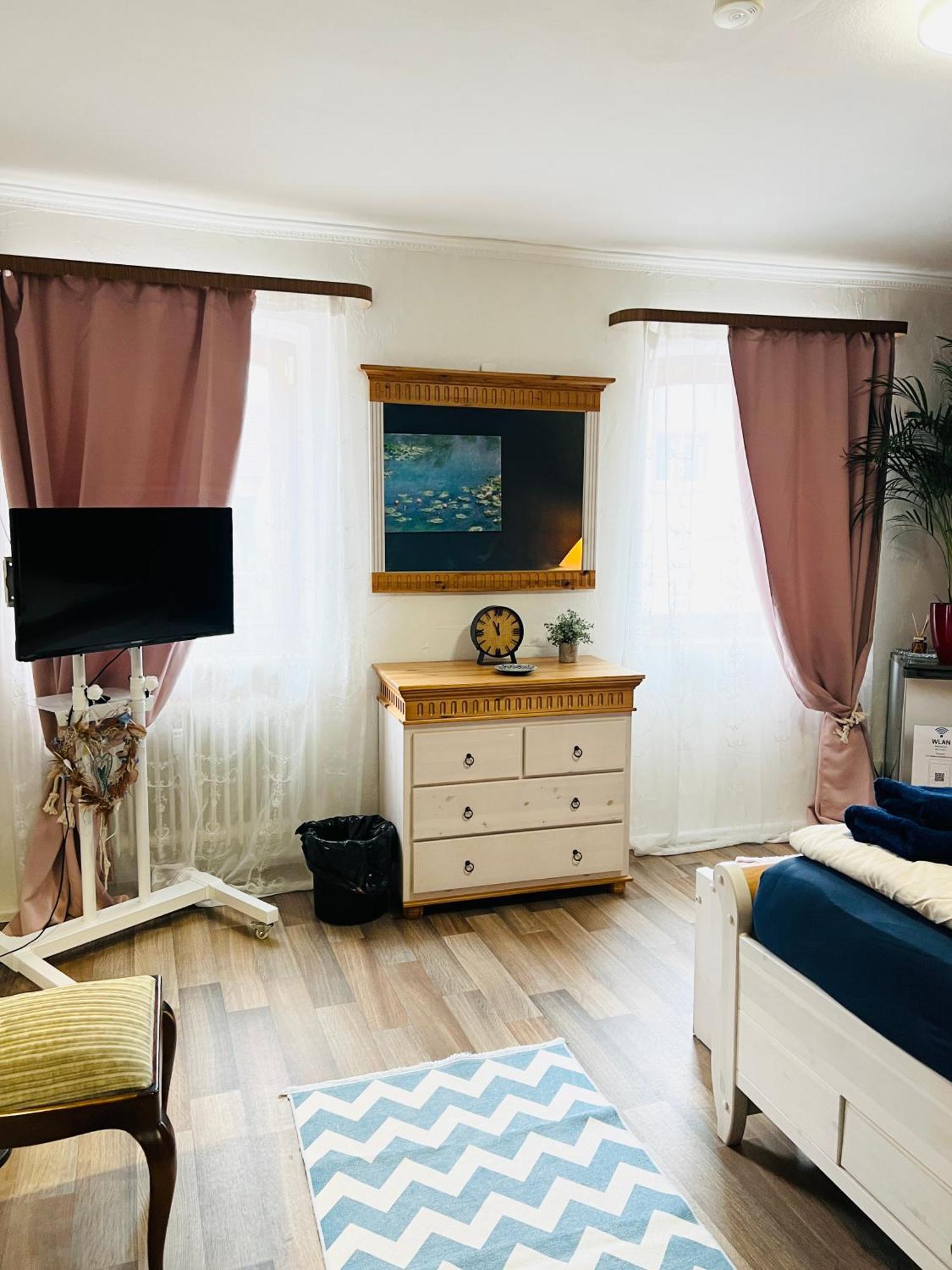 Apartment Amelie - Zimmer Mit Tv, W-Lan, Mikrowelle Und Kuehlschrank, Bad Mit Dusche Malterdingen Dış mekan fotoğraf
