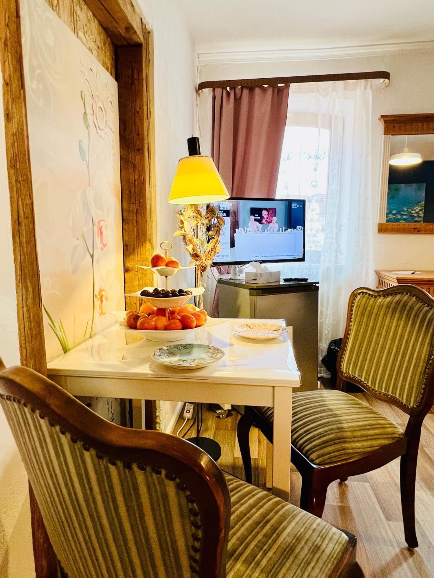 Apartment Amelie - Zimmer Mit Tv, W-Lan, Mikrowelle Und Kuehlschrank, Bad Mit Dusche Malterdingen Dış mekan fotoğraf